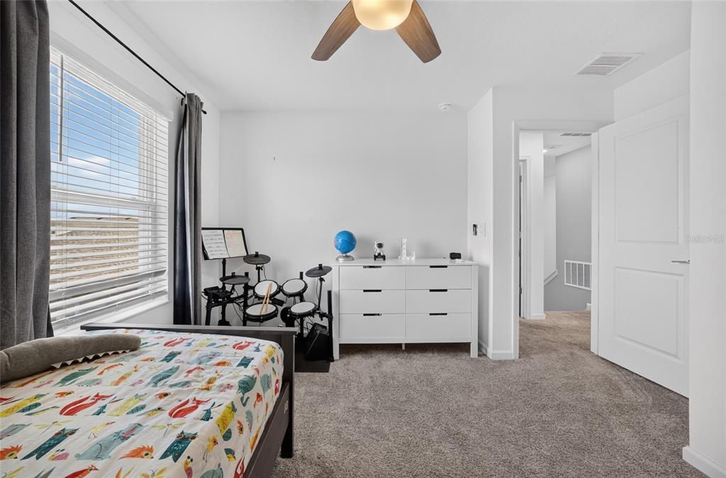 На продажу: $419,999 (3 спален, 2 ванн, 1636 Квадратных фут)