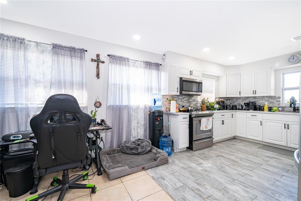 En Venta: $275,000 (4 camas, 2 baños, 1158 Pies cuadrados)