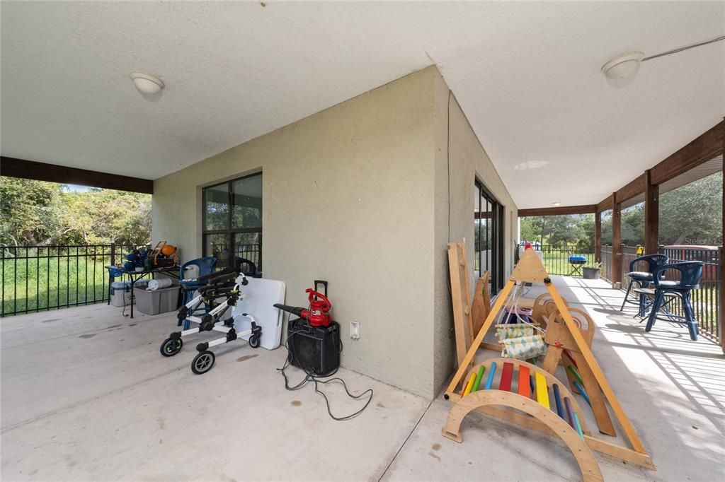 For Sale: $549,000 (2 beds, 1 baths, 1062 Square Feet)