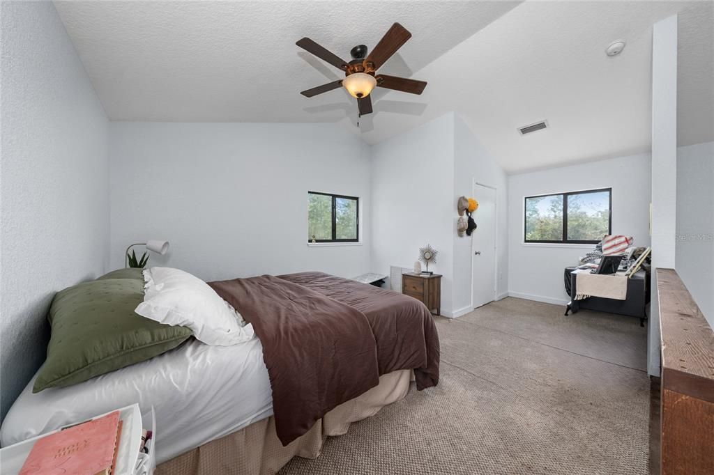 For Sale: $549,000 (2 beds, 1 baths, 1062 Square Feet)