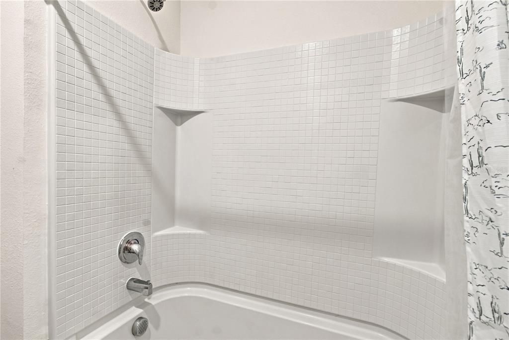 For Sale: $550,000 (5 beds, 3 baths, 2605 Square Feet)