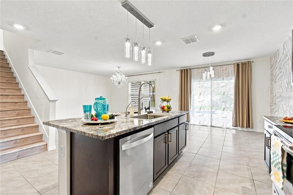 For Sale: $550,000 (5 beds, 3 baths, 2605 Square Feet)