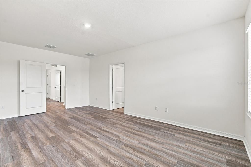 For Sale: $550,000 (5 beds, 3 baths, 2605 Square Feet)