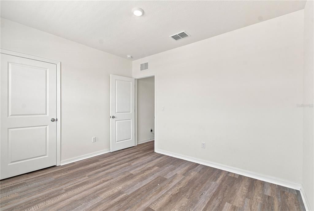 For Sale: $550,000 (5 beds, 3 baths, 2605 Square Feet)