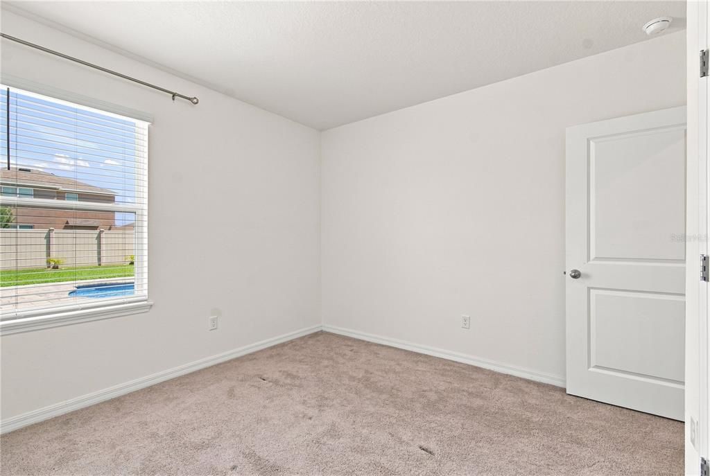 For Sale: $550,000 (5 beds, 3 baths, 2605 Square Feet)