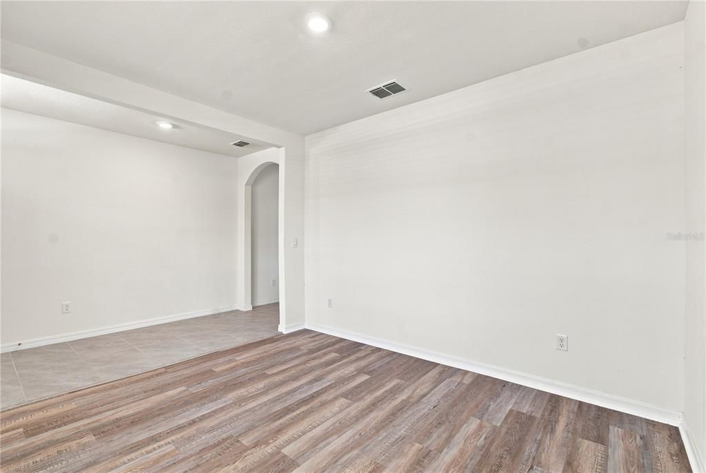 For Sale: $550,000 (5 beds, 3 baths, 2605 Square Feet)
