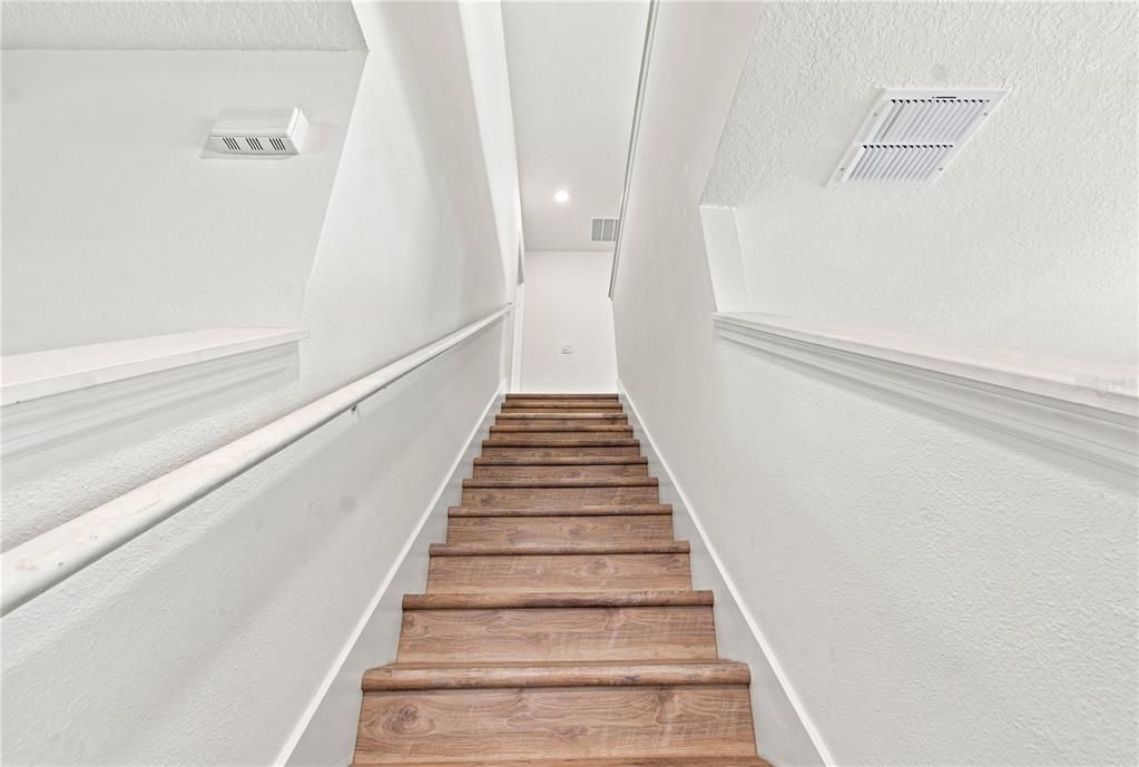 For Sale: $550,000 (5 beds, 3 baths, 2605 Square Feet)