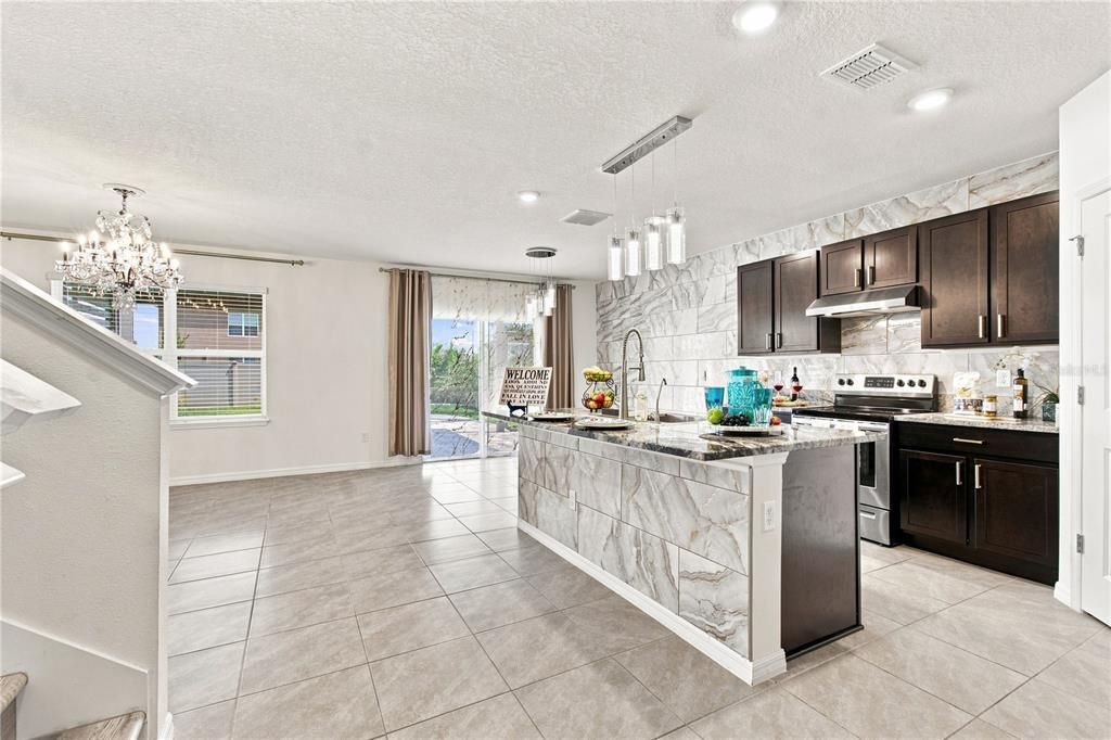 For Sale: $550,000 (5 beds, 3 baths, 2605 Square Feet)
