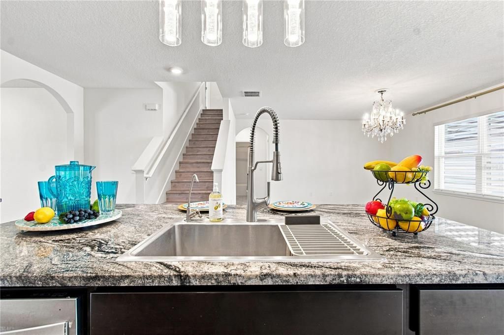 For Sale: $550,000 (5 beds, 3 baths, 2605 Square Feet)