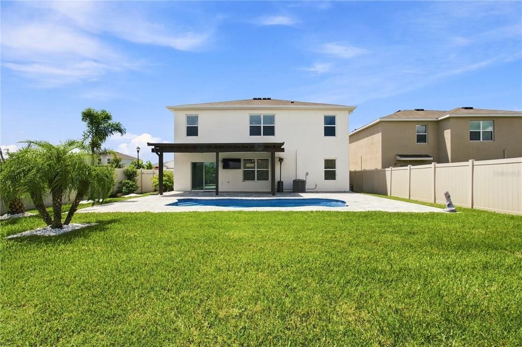 For Sale: $550,000 (5 beds, 3 baths, 2605 Square Feet)