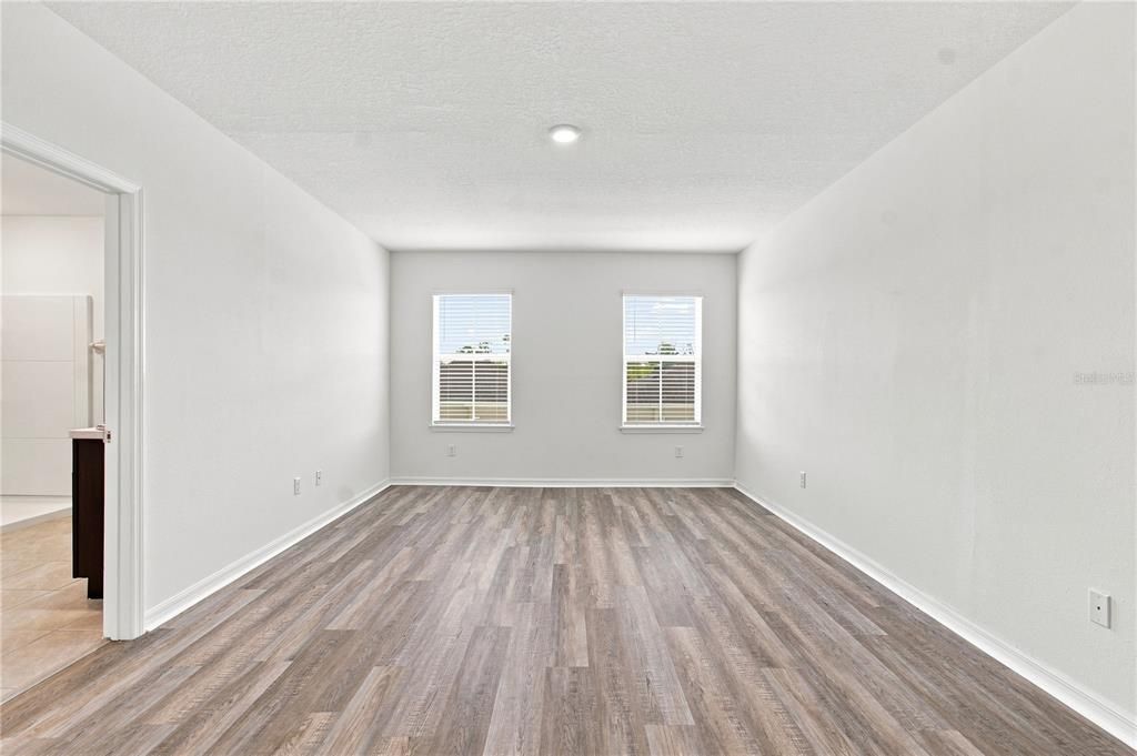For Sale: $550,000 (5 beds, 3 baths, 2605 Square Feet)