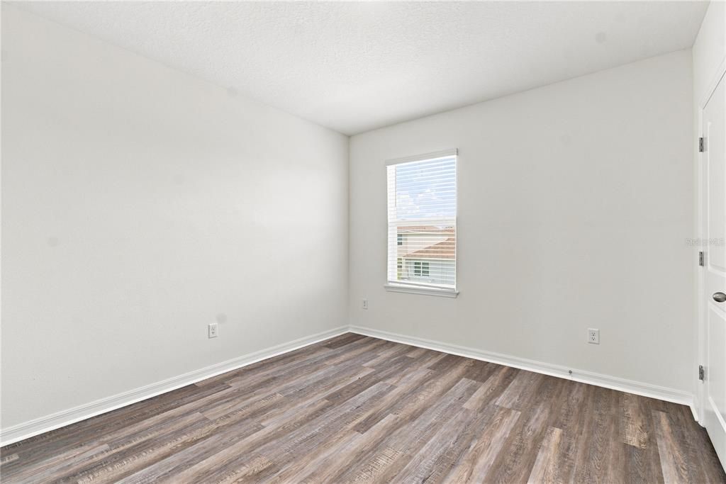 For Sale: $550,000 (5 beds, 3 baths, 2605 Square Feet)