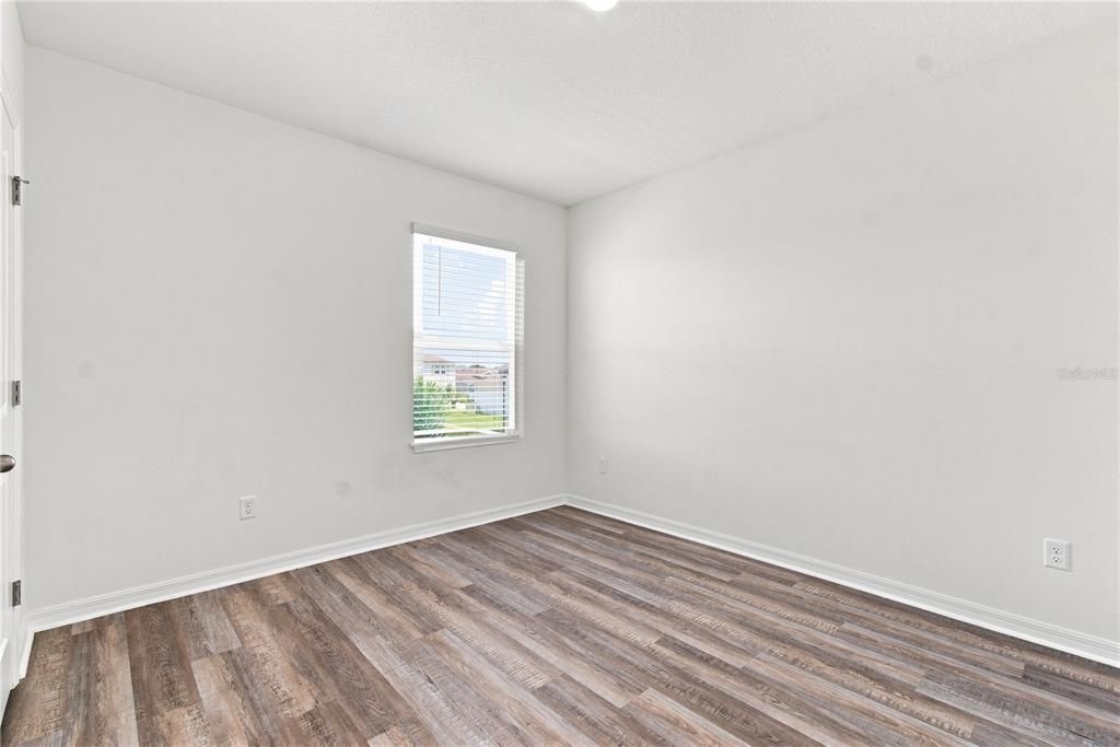 For Sale: $550,000 (5 beds, 3 baths, 2605 Square Feet)
