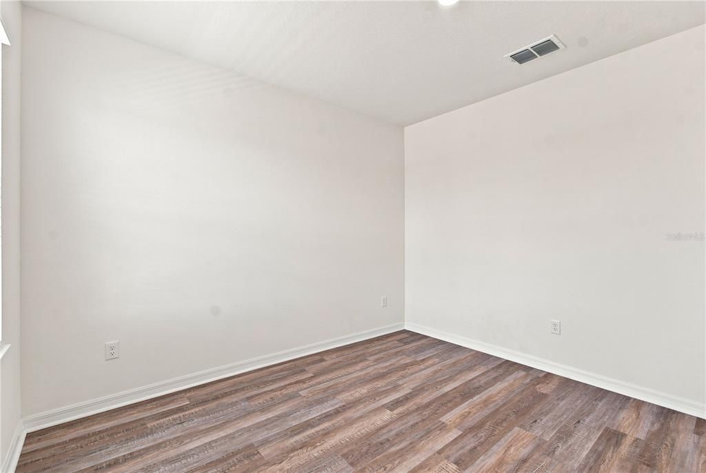 For Sale: $550,000 (5 beds, 3 baths, 2605 Square Feet)