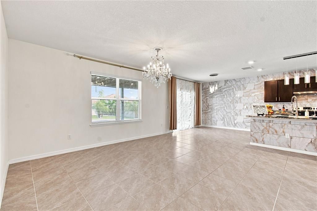 For Sale: $550,000 (5 beds, 3 baths, 2605 Square Feet)