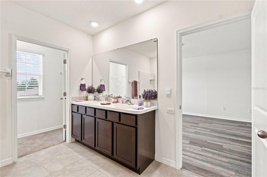 For Sale: $550,000 (5 beds, 3 baths, 2605 Square Feet)