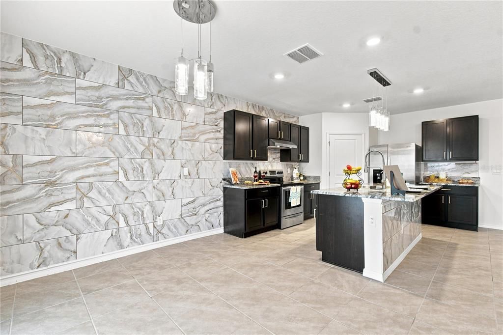 For Sale: $550,000 (5 beds, 3 baths, 2605 Square Feet)
