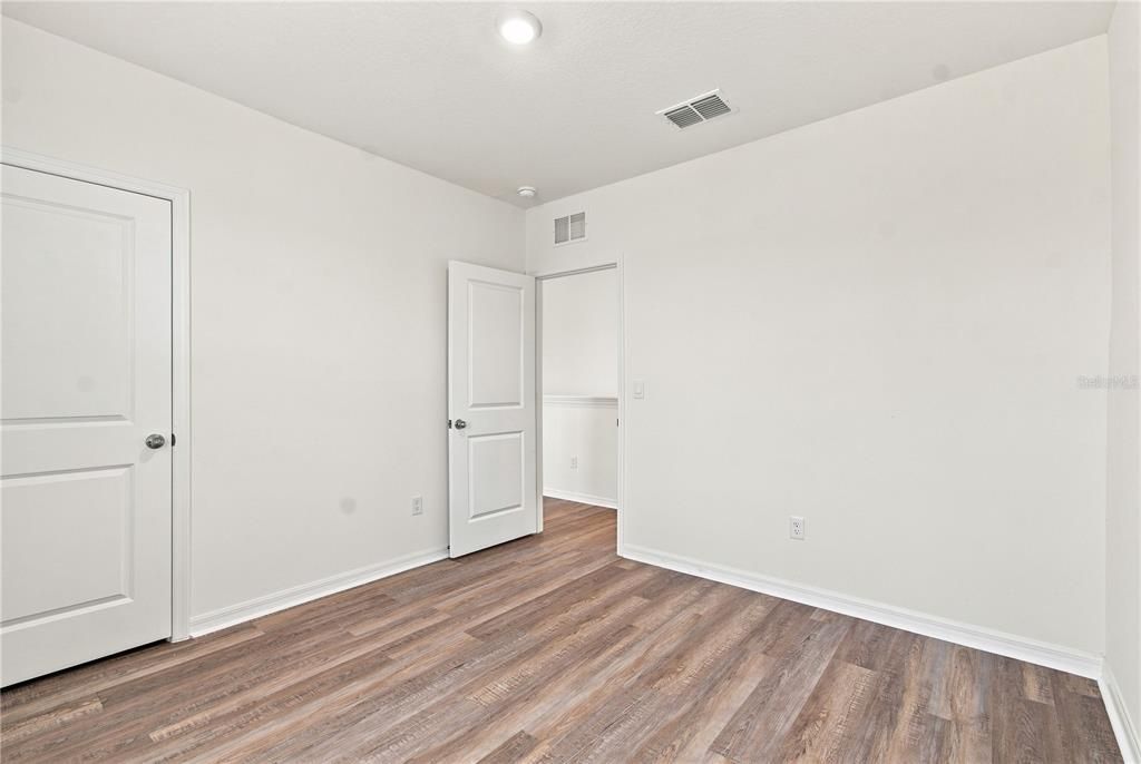 For Sale: $550,000 (5 beds, 3 baths, 2605 Square Feet)