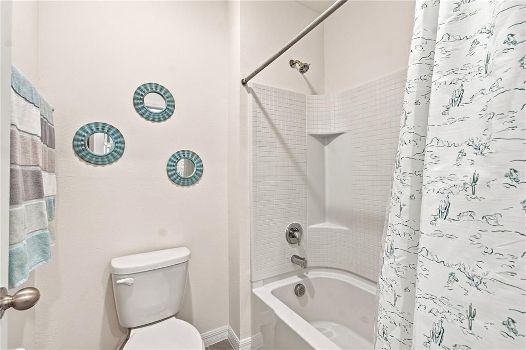 For Sale: $550,000 (5 beds, 3 baths, 2605 Square Feet)