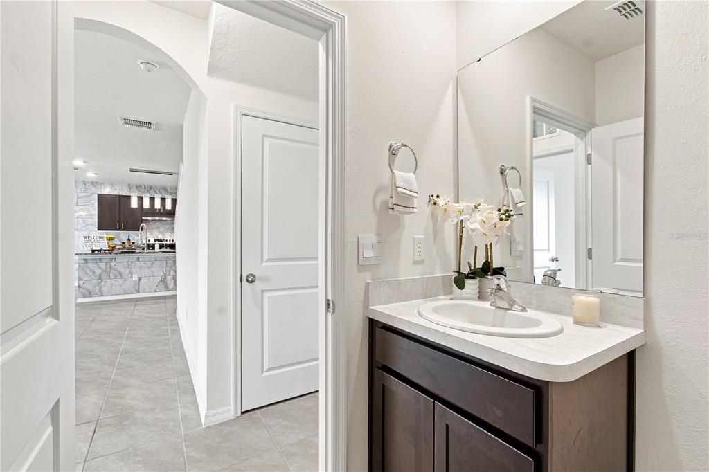 For Sale: $550,000 (5 beds, 3 baths, 2605 Square Feet)