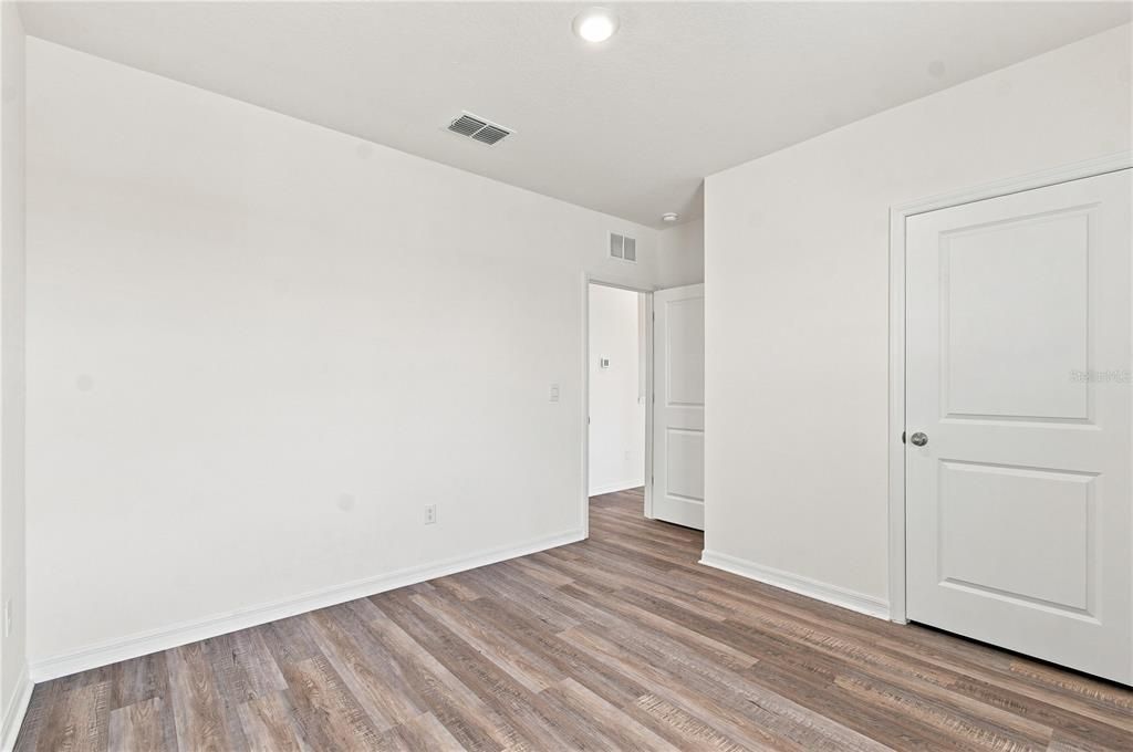 For Sale: $550,000 (5 beds, 3 baths, 2605 Square Feet)