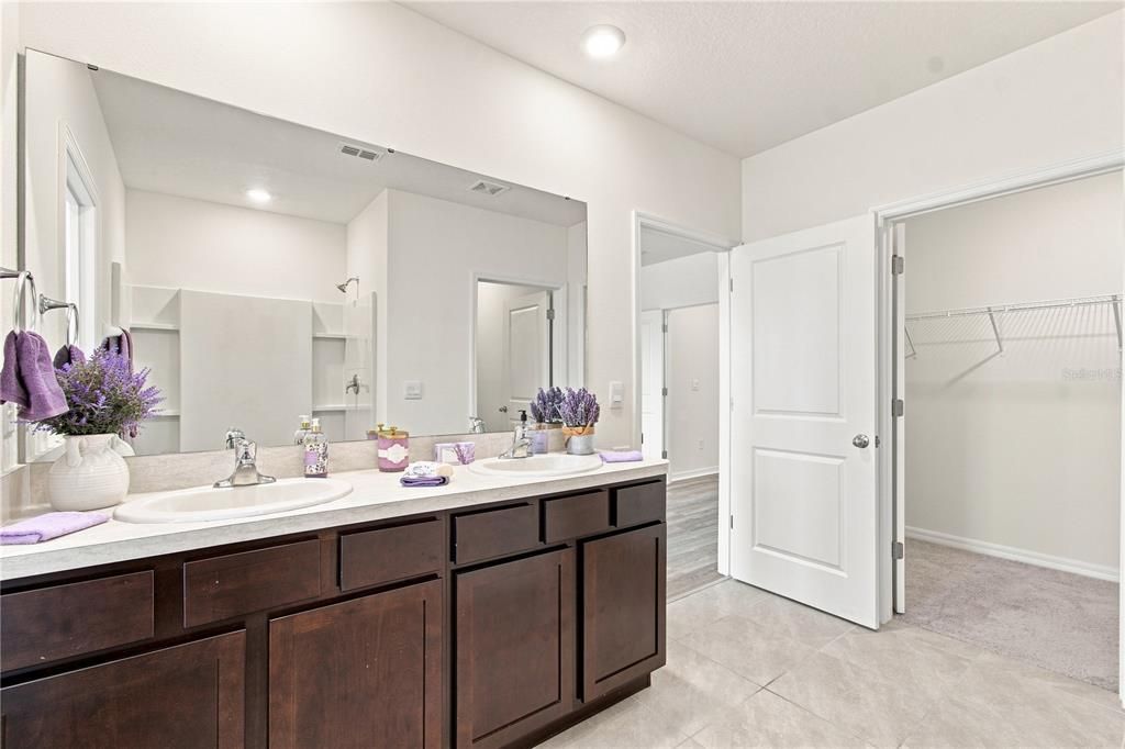 For Sale: $550,000 (5 beds, 3 baths, 2605 Square Feet)