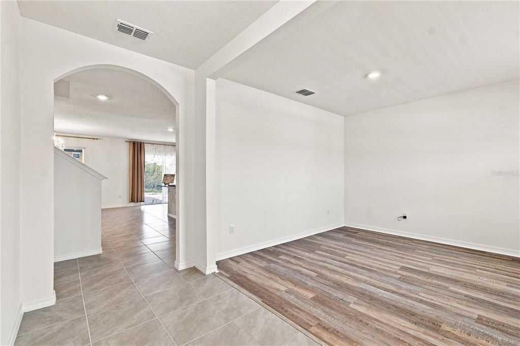 For Sale: $550,000 (5 beds, 3 baths, 2605 Square Feet)