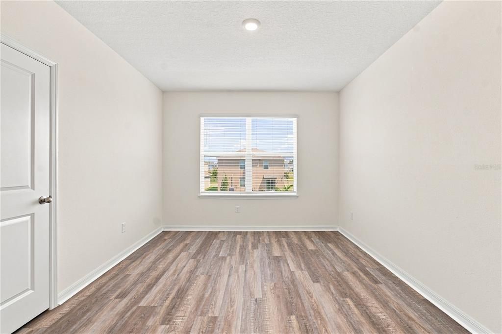 For Sale: $550,000 (5 beds, 3 baths, 2605 Square Feet)