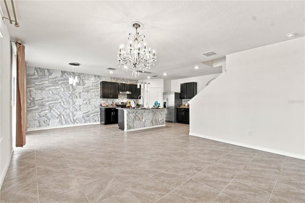 For Sale: $550,000 (5 beds, 3 baths, 2605 Square Feet)