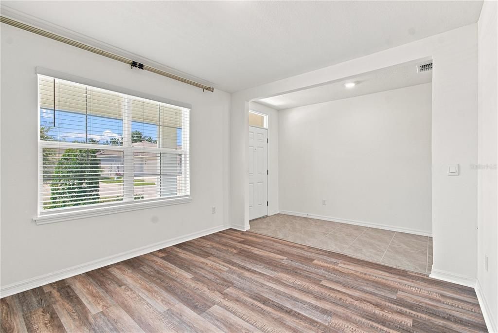 For Sale: $550,000 (5 beds, 3 baths, 2605 Square Feet)