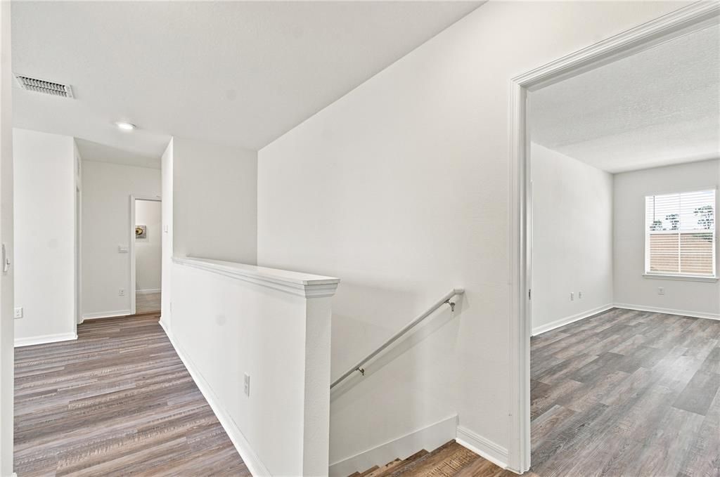 For Sale: $550,000 (5 beds, 3 baths, 2605 Square Feet)
