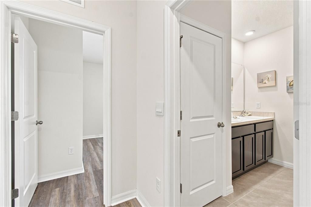 For Sale: $550,000 (5 beds, 3 baths, 2605 Square Feet)