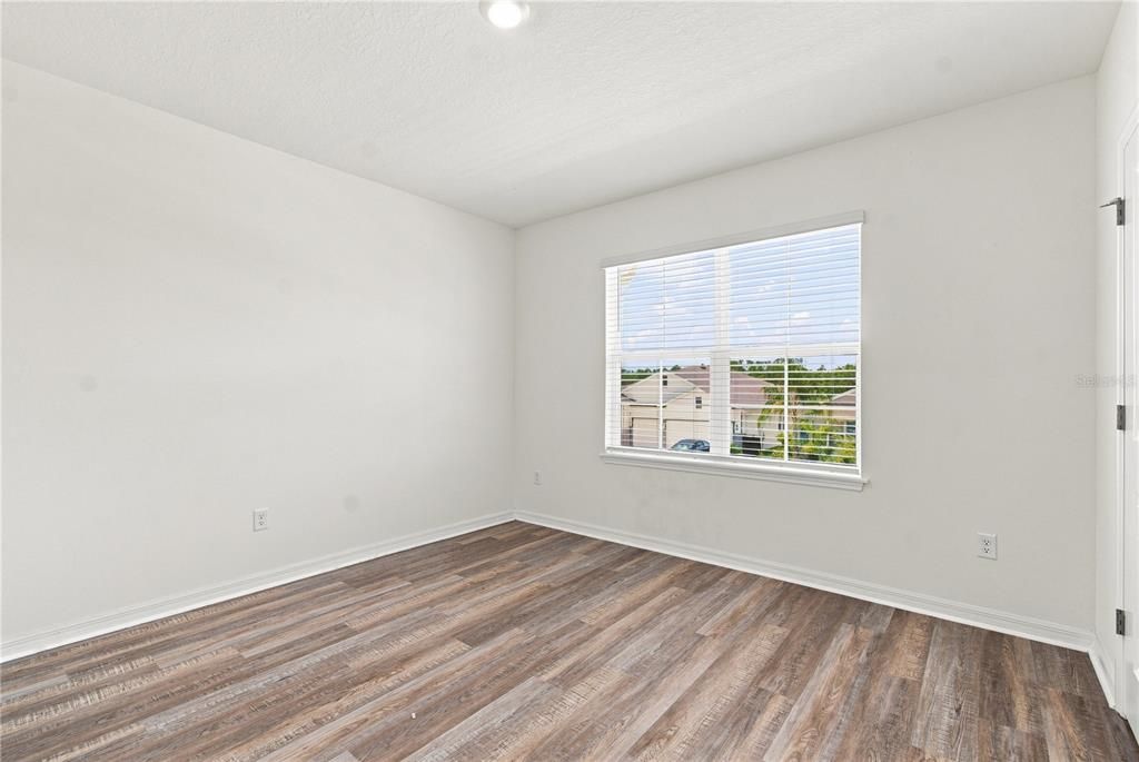 For Sale: $550,000 (5 beds, 3 baths, 2605 Square Feet)