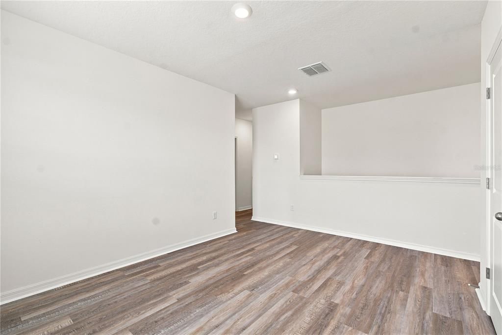 For Sale: $550,000 (5 beds, 3 baths, 2605 Square Feet)