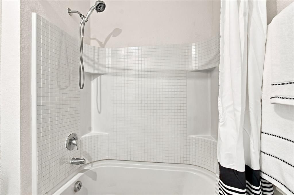 For Sale: $550,000 (5 beds, 3 baths, 2605 Square Feet)