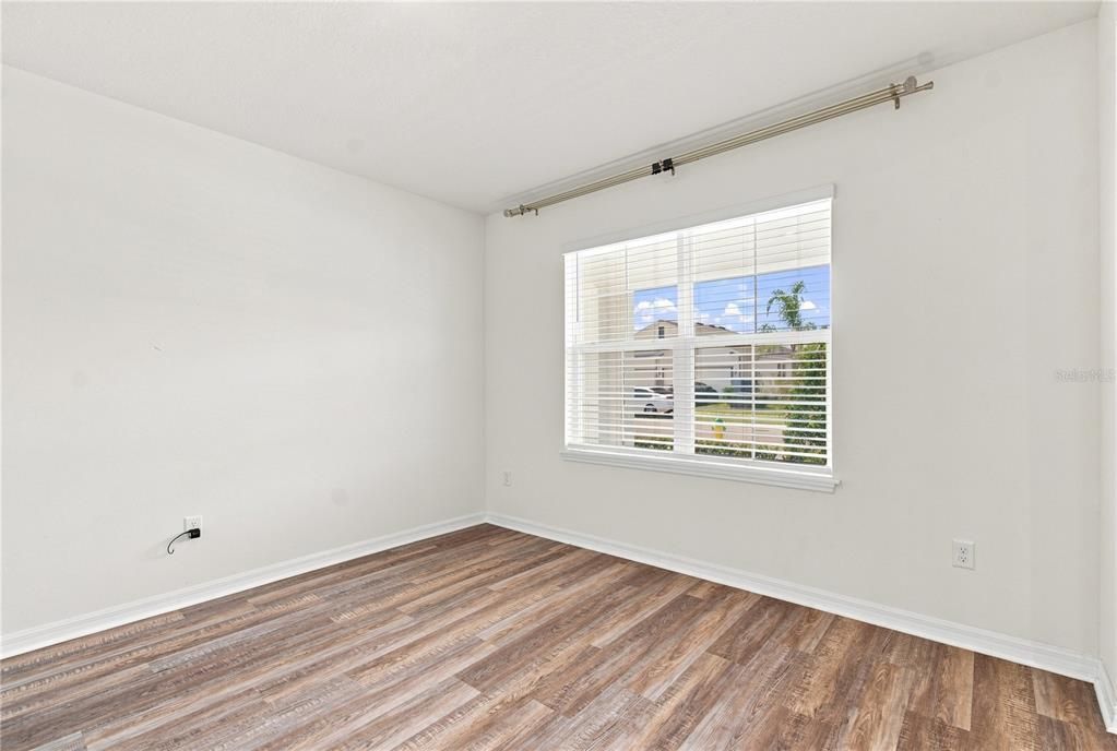 For Sale: $550,000 (5 beds, 3 baths, 2605 Square Feet)