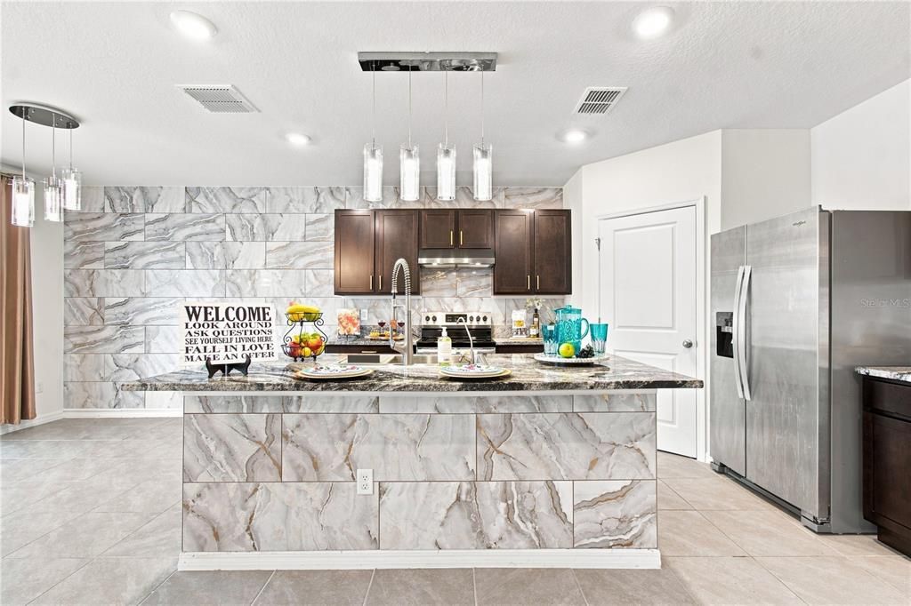 For Sale: $550,000 (5 beds, 3 baths, 2605 Square Feet)