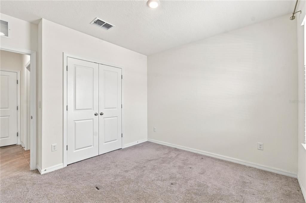 For Sale: $550,000 (5 beds, 3 baths, 2605 Square Feet)