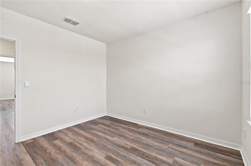 For Sale: $550,000 (5 beds, 3 baths, 2605 Square Feet)