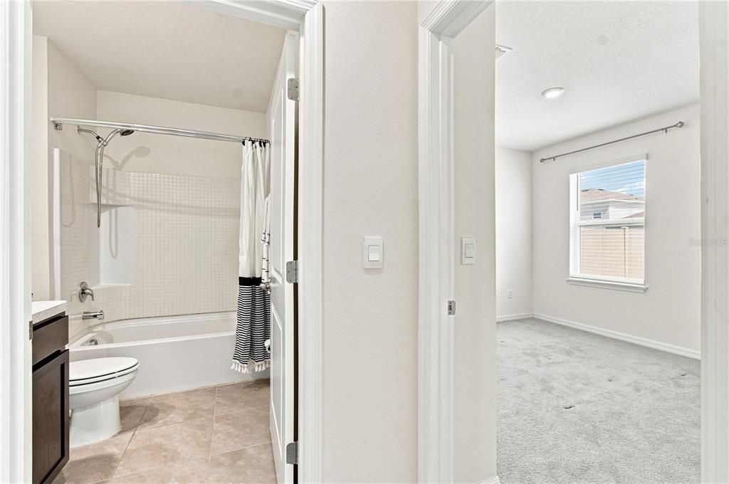 For Sale: $550,000 (5 beds, 3 baths, 2605 Square Feet)