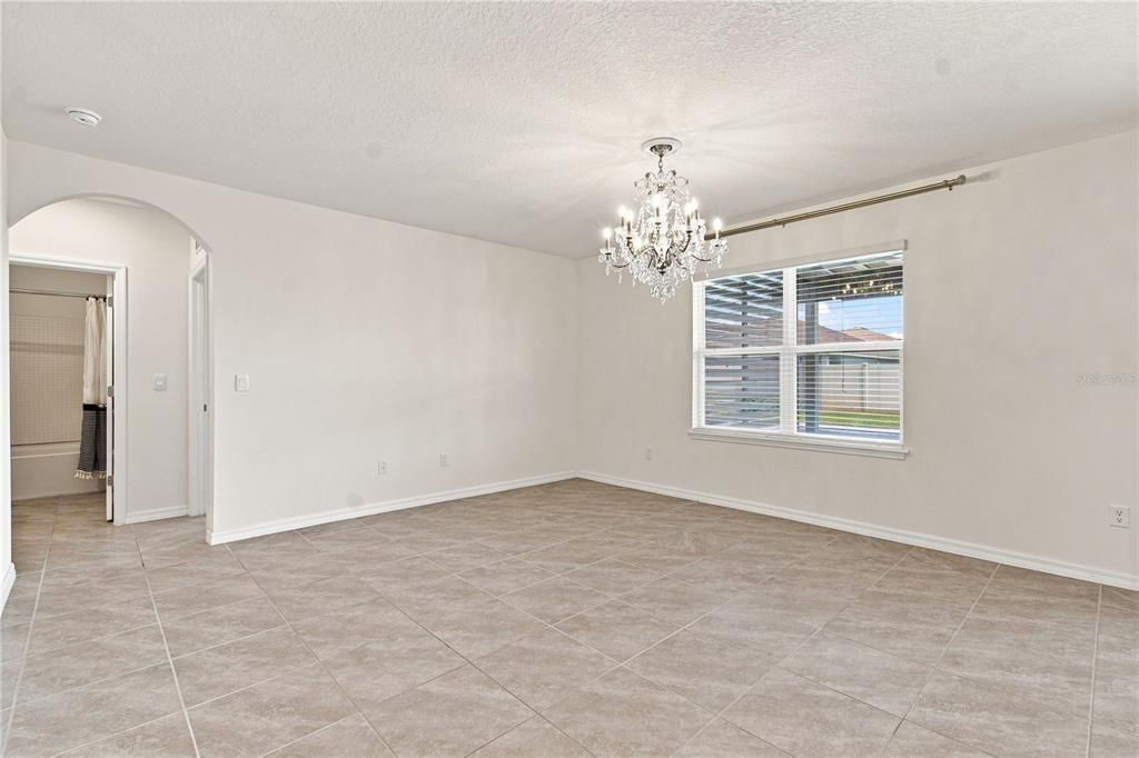 For Sale: $550,000 (5 beds, 3 baths, 2605 Square Feet)