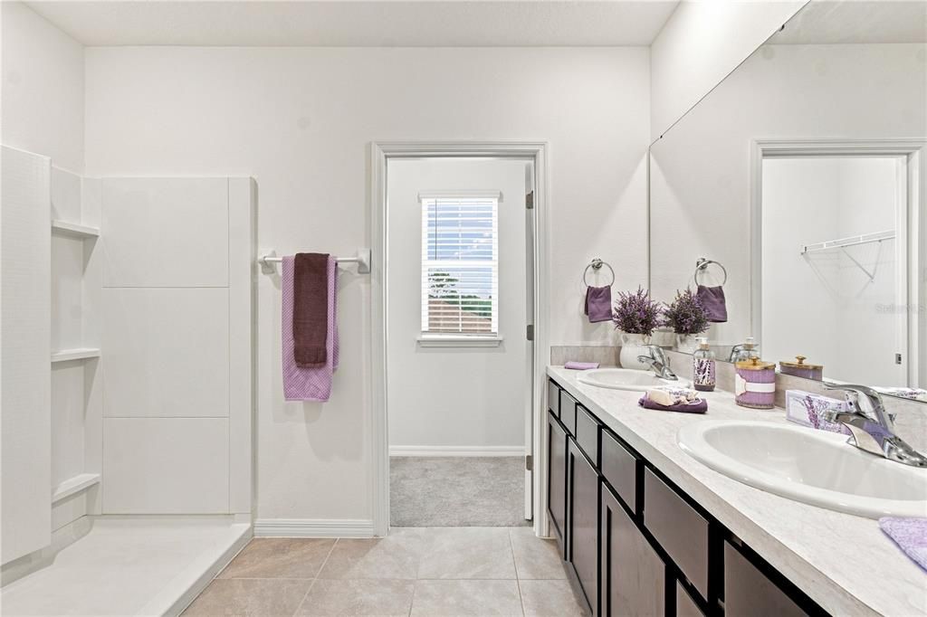 For Sale: $550,000 (5 beds, 3 baths, 2605 Square Feet)