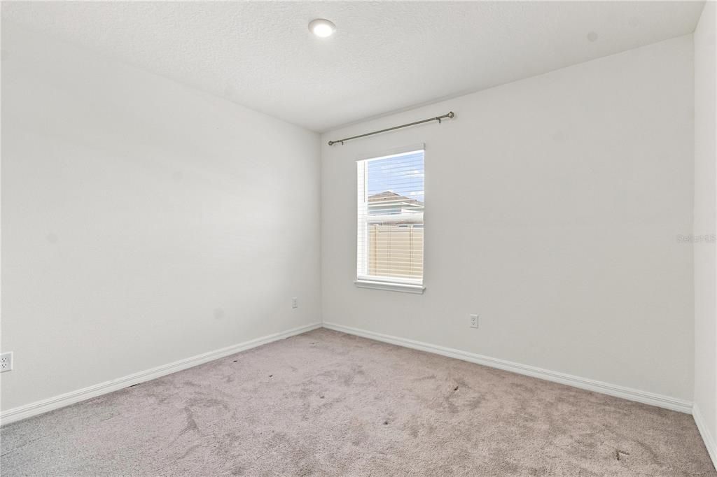 For Sale: $550,000 (5 beds, 3 baths, 2605 Square Feet)