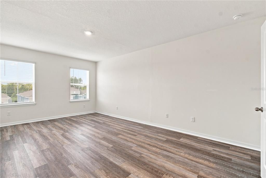 For Sale: $550,000 (5 beds, 3 baths, 2605 Square Feet)