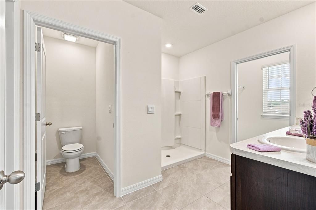 For Sale: $550,000 (5 beds, 3 baths, 2605 Square Feet)