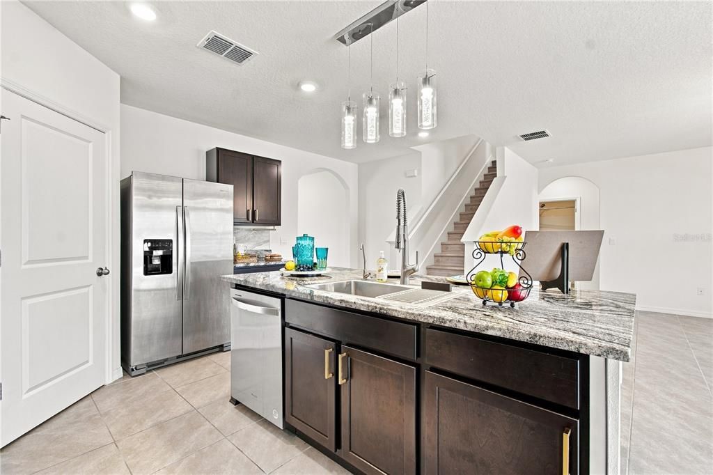 For Sale: $550,000 (5 beds, 3 baths, 2605 Square Feet)
