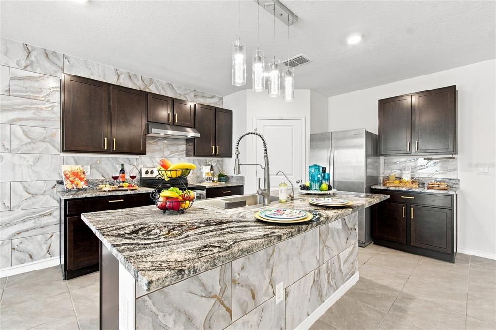 For Sale: $550,000 (5 beds, 3 baths, 2605 Square Feet)