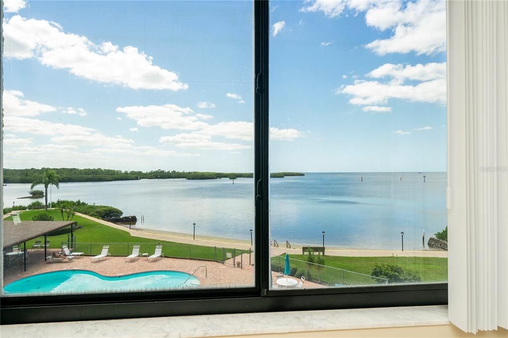 For Rent: $2,300 (2 beds, 2 baths, 1246 Square Feet)