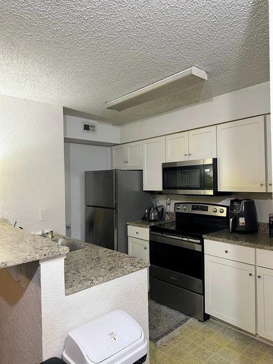 For Rent: $1,550 (1 beds, 1 baths, 605 Square Feet)