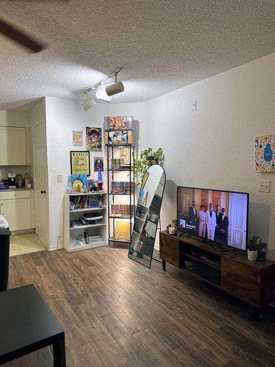 For Rent: $1,550 (1 beds, 1 baths, 605 Square Feet)